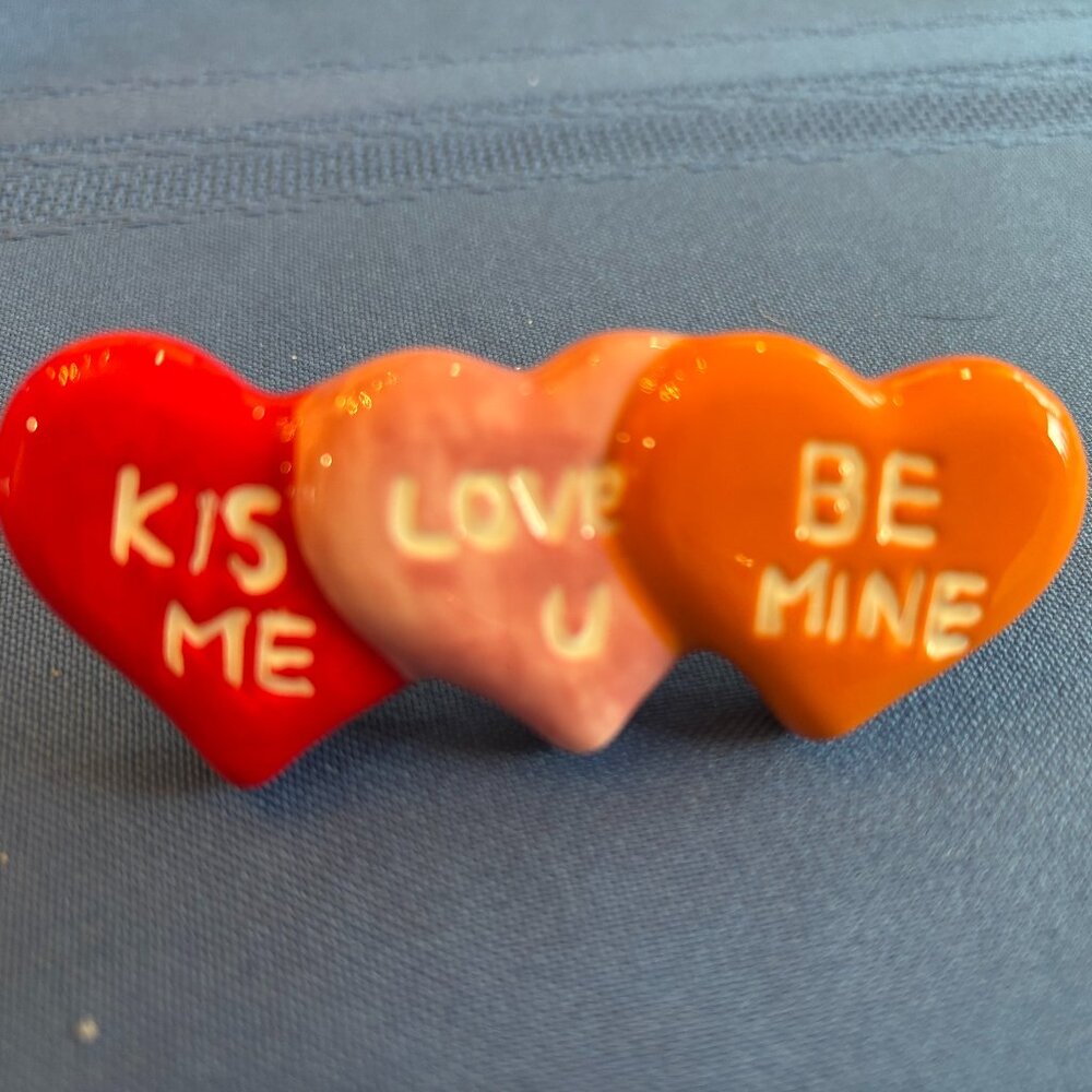Nora Fleming mini, "It's a love thing," conversation hearts